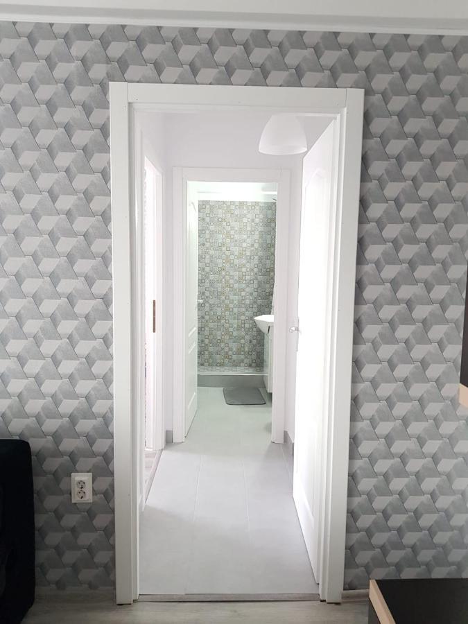Ana Apartament Ramnicu Valcea Ngoại thất bức ảnh