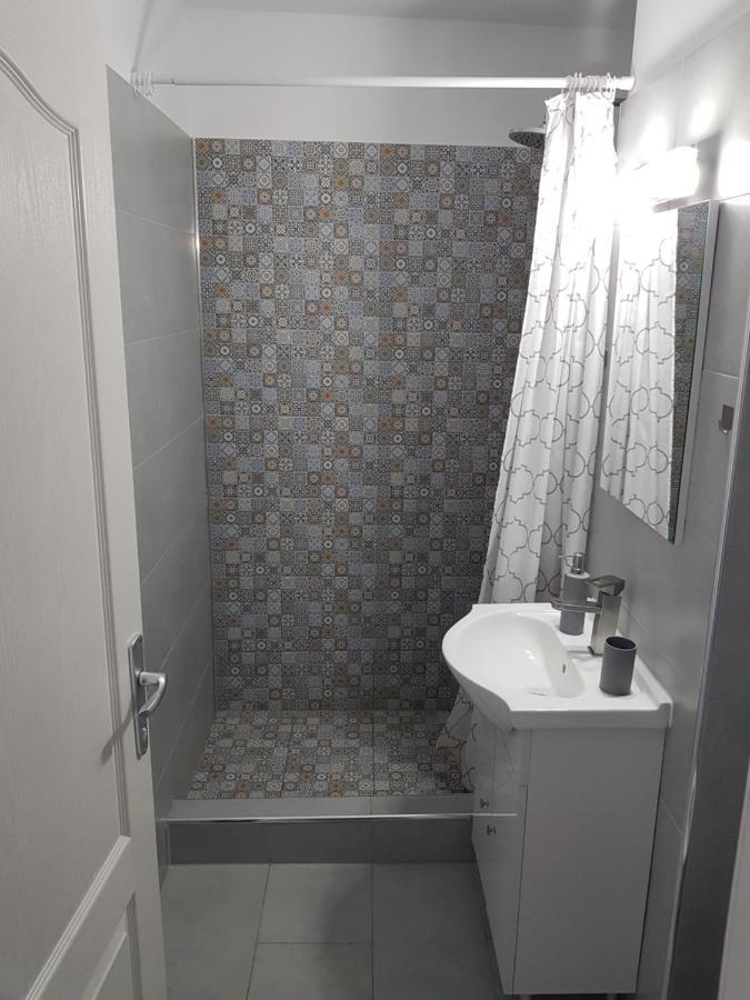 Ana Apartament Ramnicu Valcea Ngoại thất bức ảnh