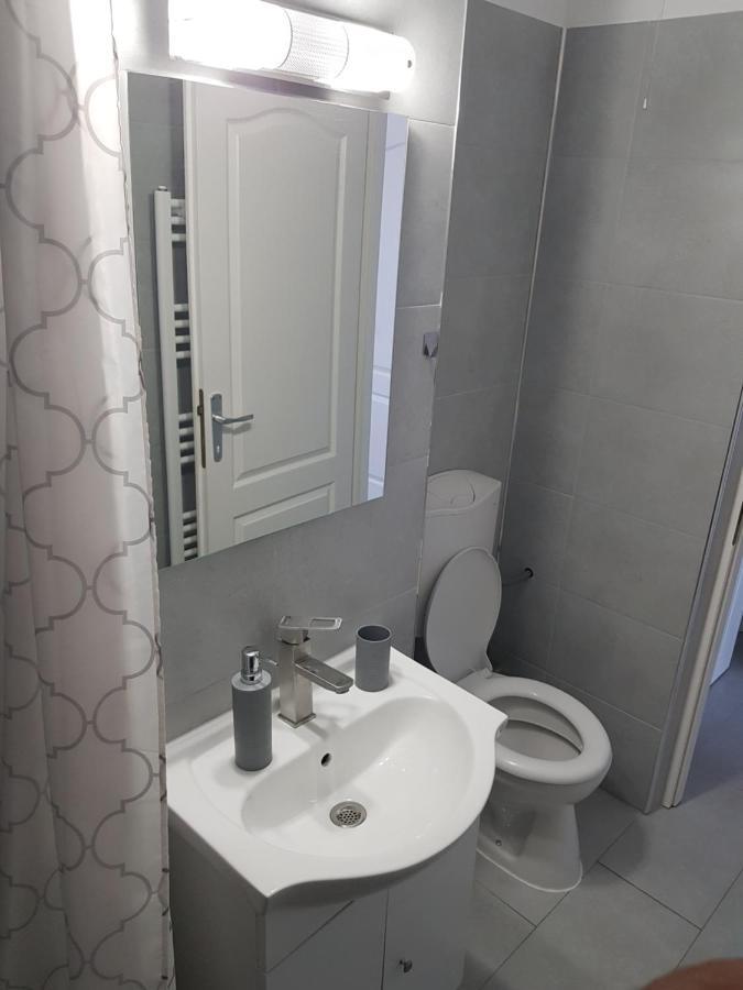 Ana Apartament Ramnicu Valcea Ngoại thất bức ảnh