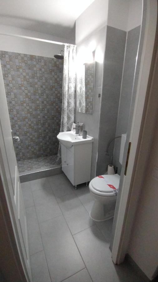 Ana Apartament Ramnicu Valcea Ngoại thất bức ảnh